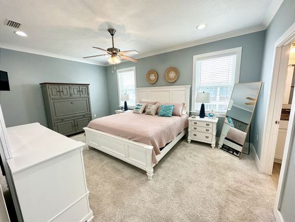 Lovely 4 Bedroom Vacation Home Short Walk to Beach