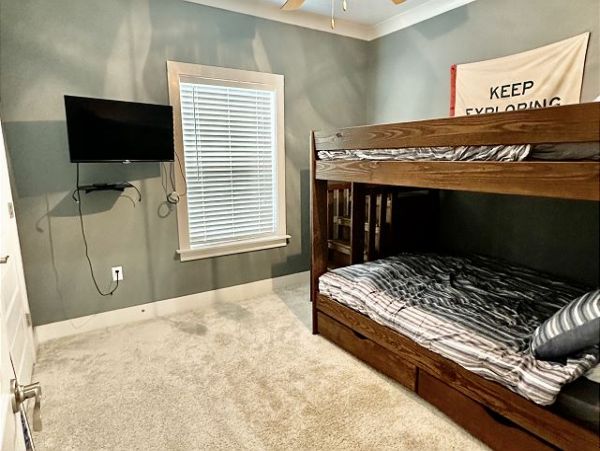 Lovely 4 Bedroom Vacation Home Short Walk to Beach