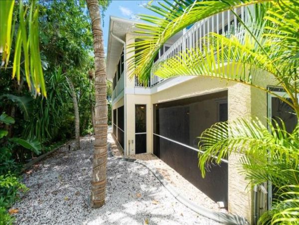 Manasota Key Vacation Home Two Bedroom Walk to Beach