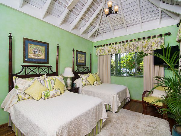 Discovery Bay Ville Beachfront w/ 6 Bedrooms & Private Beach