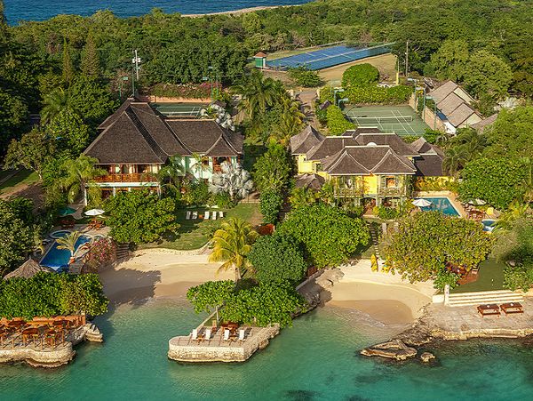 Discovery Bay Ville Beachfront w/ 6 Bedrooms & Private Beach