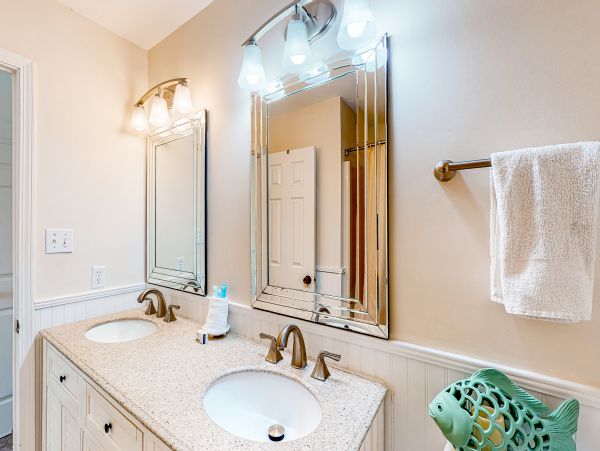 Nothing Short of Lovely Two Bedroom with Views