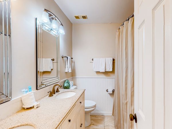 Nothing Short of Lovely Two Bedroom with Views