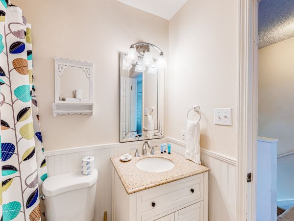 Nothing Short of Lovely Two Bedroom with Views