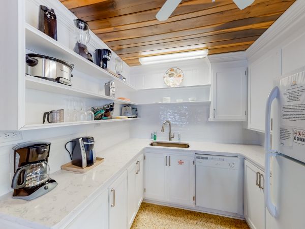 Spacious 6 Bedroom Vacation Rental Full Ocean Views