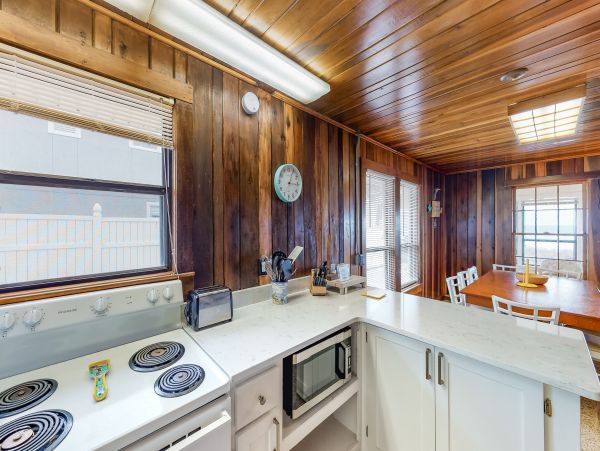 Spacious 6 Bedroom Vacation Rental Full Ocean Views