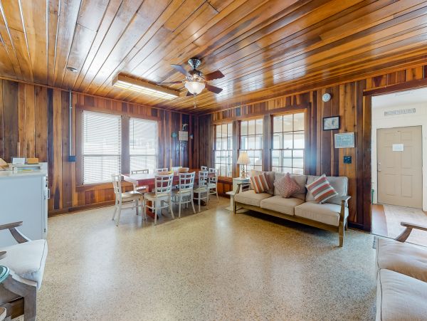 Spacious 6 Bedroom Vacation Rental Full Ocean Views