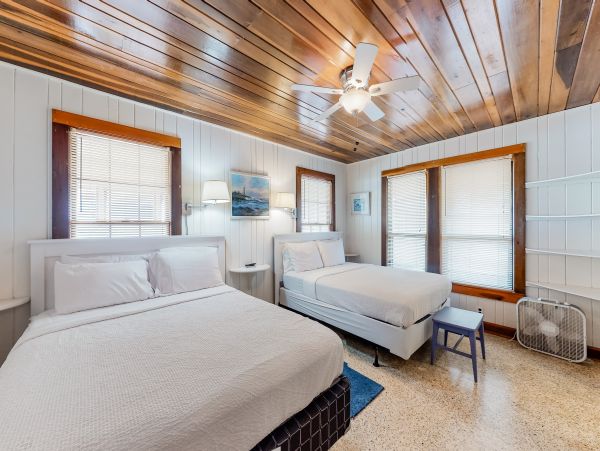 Spacious 6 Bedroom Vacation Rental Full Ocean Views