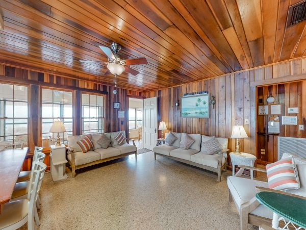 Spacious 6 Bedroom Vacation Rental Full Ocean Views