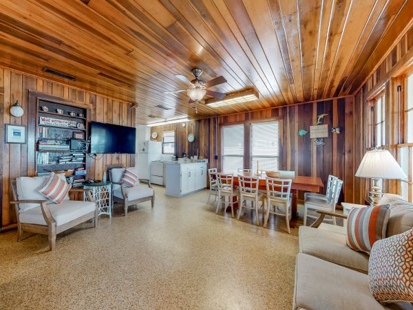 Spacious 6 Bedroom Vacation Rental Full Ocean Views