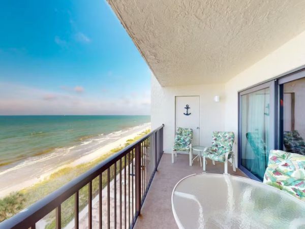 Gulfront Two Bedroom Vacation Condo in Madeira Beach