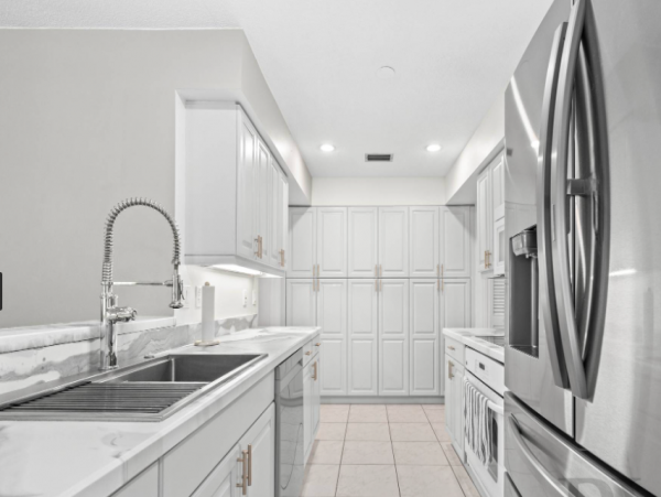 Private one story Country Club Shores Vacation home