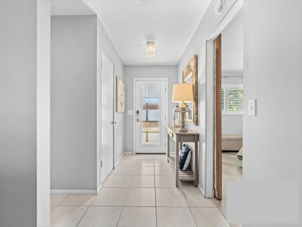 Private one story Country Club Shores Vacation home