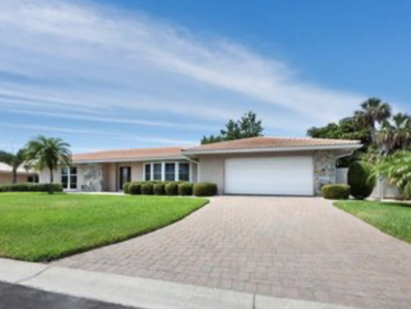Private one story Country Club Shores Vacation home