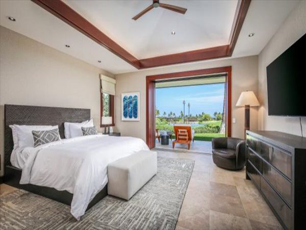 Kailua Kona Vacation Pool Estate Five Bedroom Walk to Beach