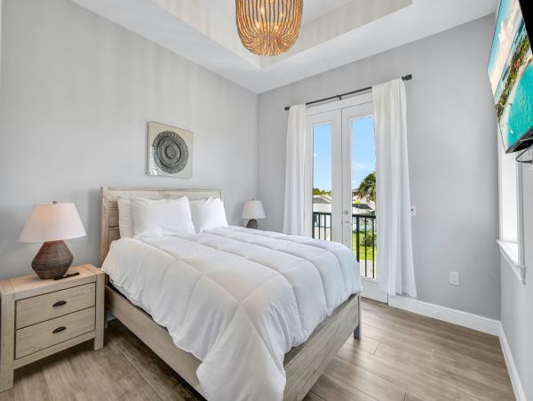Modern Four Bedroom Vacation Rental in Naples