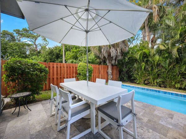 Modern Four Bedroom Vacation Rental in Naples