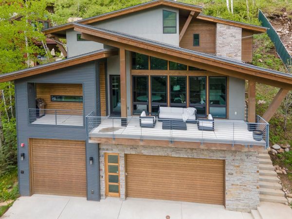 Five Bedroom Vacation Rental in Vail with Great Mountain View