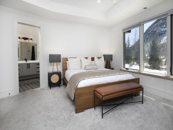 Vail Five Bedroom  Rental with Hot Tub & Breathtaking Mountain View
