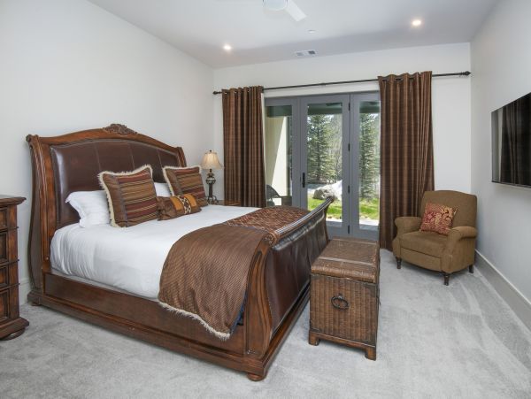 Vail Five Bedroom  Rental with Hot Tub & Breathtaking Mountain View