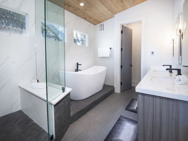 Vail Five Bedroom  Rental with Hot Tub & Breathtaking Mountain View