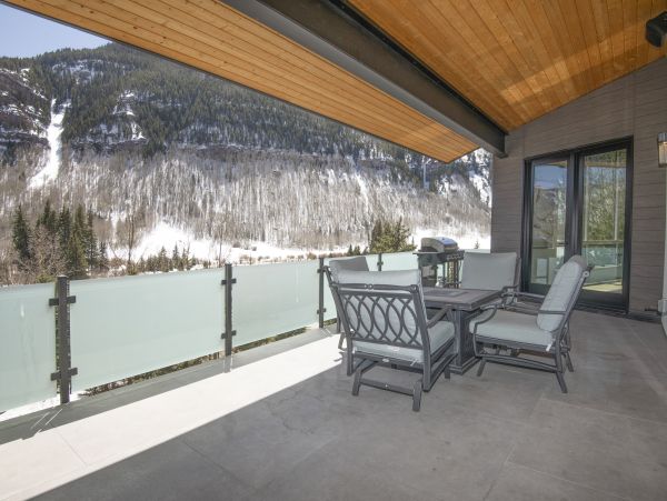 Vail Five Bedroom  Rental with Hot Tub & Breathtaking Mountain View