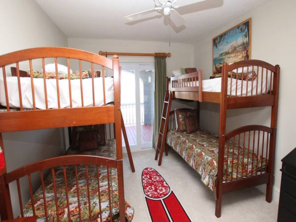 Corolla Vacation Home Six Bedroom Walk to Beach