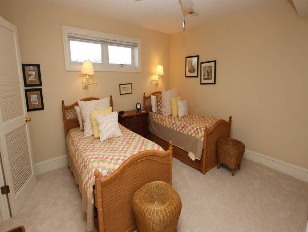 Corolla Vacation Home Six Bedroom Walk to Beach