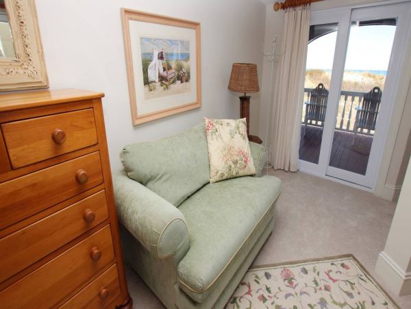 Corolla Vacation Home Six Bedroom Walk to Beach