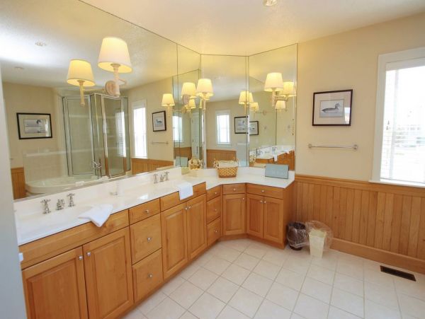Corolla Vacation Home Six Bedroom Walk to Beach