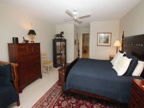 Corolla Vacation Home Six Bedroom Walk to Beach