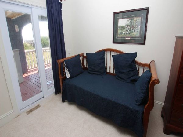 Corolla Vacation Home Six Bedroom Walk to Beach
