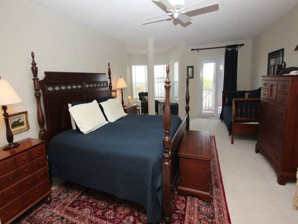 Corolla Vacation Home Six Bedroom Walk to Beach