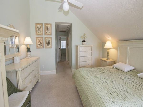 Corolla Vacation Home Six Bedroom Walk to Beach