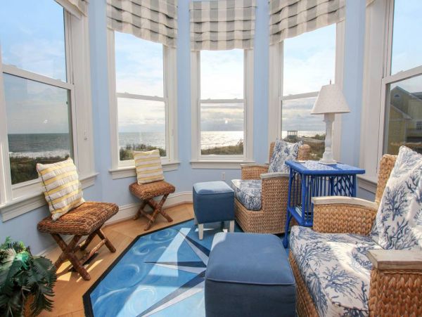 Corolla Vacation Home Six Bedroom Walk to Beach