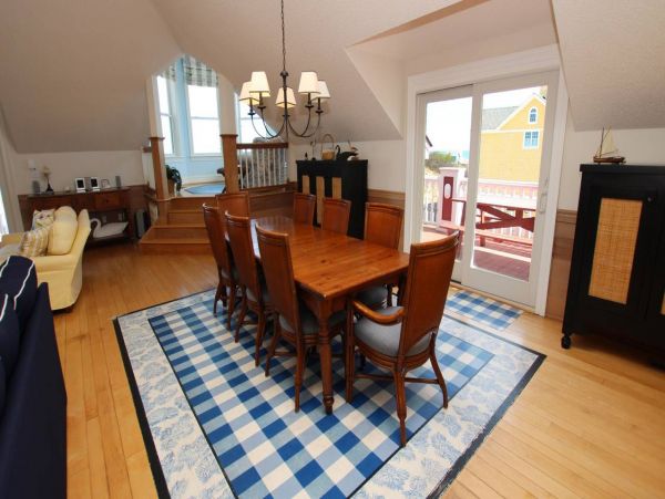 Corolla Vacation Home Six Bedroom Walk to Beach