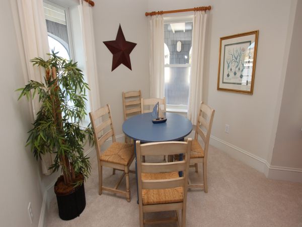 Corolla Vacation Home Six Bedroom Walk to Beach