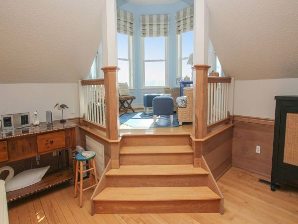Corolla Vacation Home Six Bedroom Walk to Beach