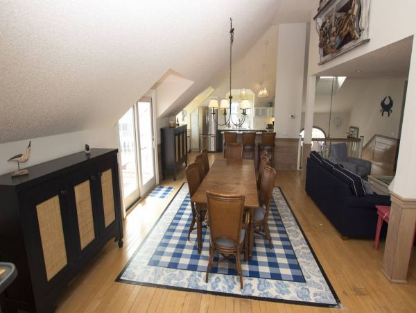 Corolla Vacation Home Six Bedroom Walk to Beach