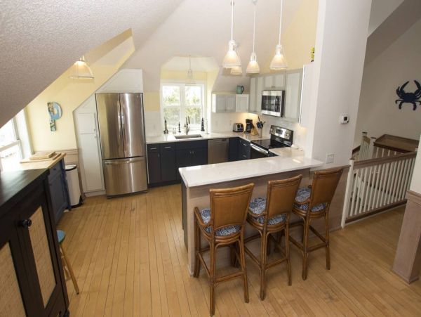 Corolla Vacation Home Six Bedroom Walk to Beach