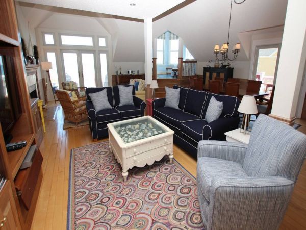 Corolla Vacation Home Six Bedroom Walk to Beach