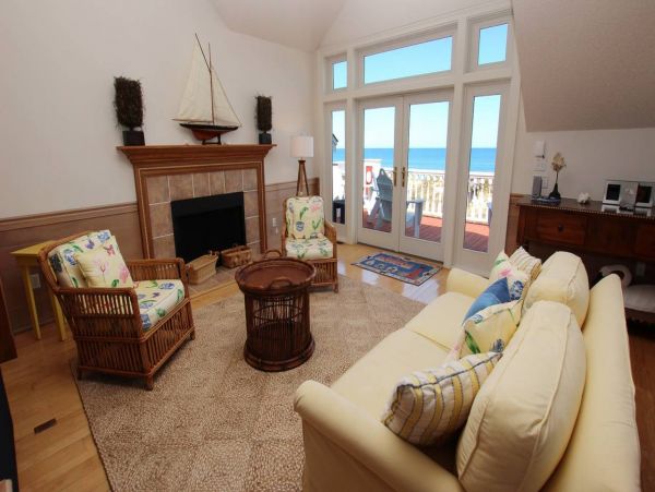 Corolla Vacation Home Six Bedroom Walk to Beach