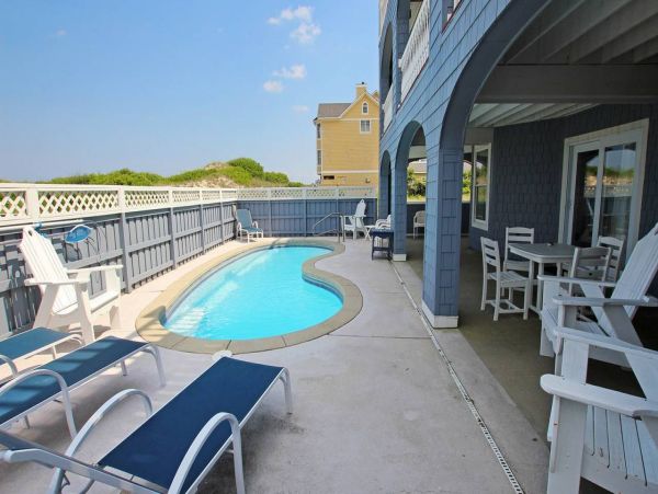 Corolla Vacation Home Six Bedroom Walk to Beach