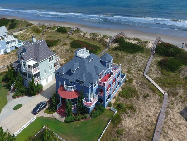 Corolla Vacation Home Six Bedroom Walk to Beach