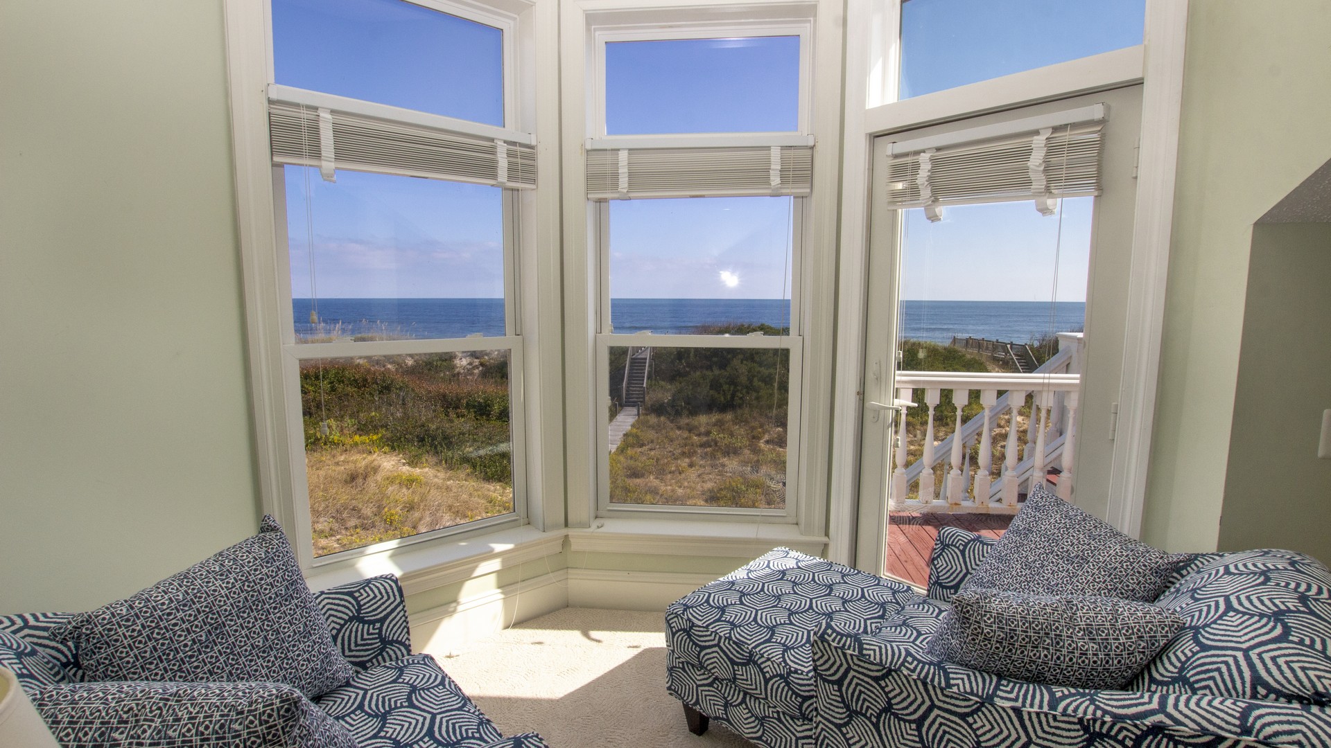 Corolla Vacation Home Six Bedroom Walk to Beach