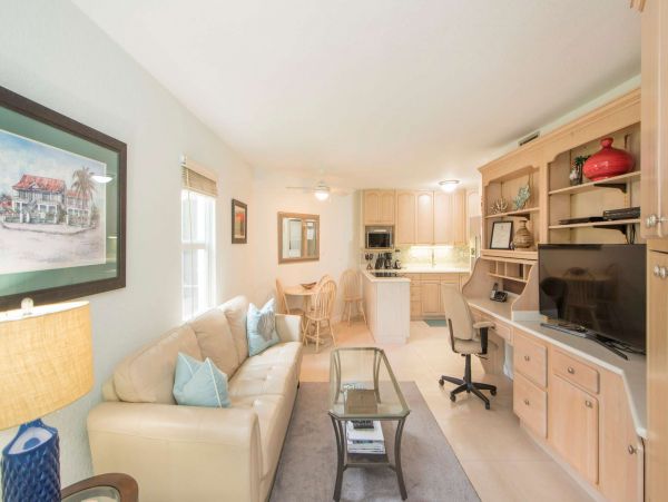 Grand Cayman Vacation Condo One Bedroom Walk to Beach