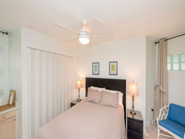 Grand Cayman Vacation Condo One Bedroom Walk to Beach