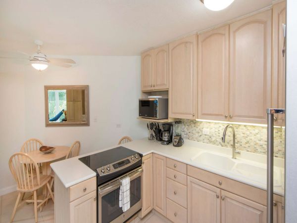 Grand Cayman Vacation Condo One Bedroom Walk to Beach