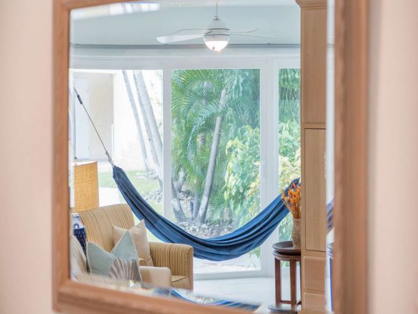 Grand Cayman Vacation Condo One Bedroom Walk to Beach