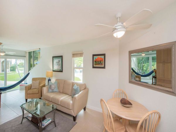 Grand Cayman Vacation Condo One Bedroom Walk to Beach